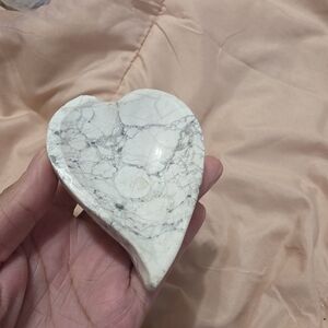 Howlite Heart-Shaped Bowl